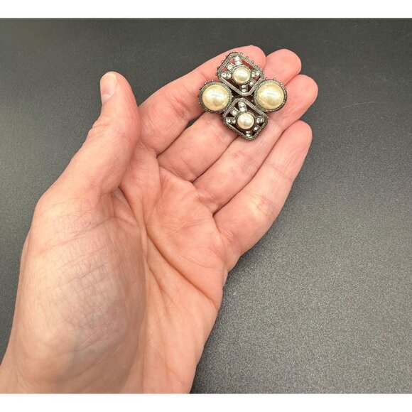 Vintage Brooch Pin Faux Pearl Rhinestones Silver Tone Victorian Style Jewelry - Picture 6 of 7